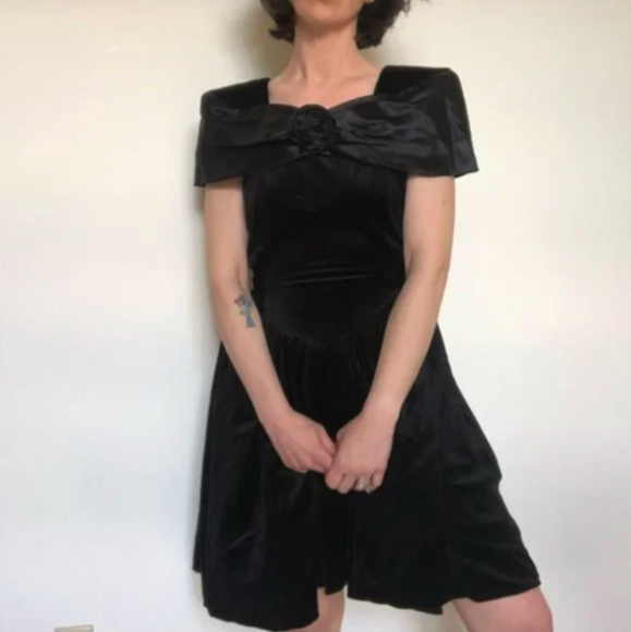 Black Velvet Dresses